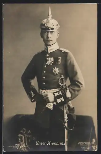 AK Kronprinz Wilhelm mit Pickelhelm und Säbel