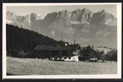 AK Kitzbühel, Haus vor Gebirgspanorama