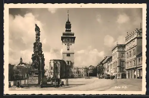 AK Retz, Hauptplatz mit Pestsäule und Rathaus