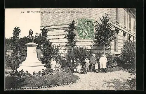 AK Bagneux, Square et statue de la Rèpublique