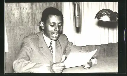 AK Addis Abeba, Rundfunksprecher im Studio