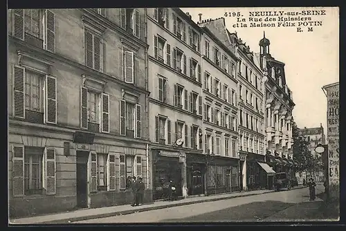 AK Neuilly-sur-Seine, La Rue des Huissiers et la Maison Fèlix Potin