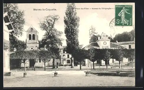 AK Marnes-la-Coquette, la place des fêtes, le bureau du télégraphe, l`Eglise et la Mairie