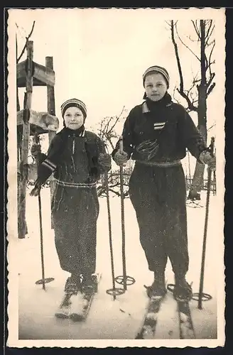 Foto-AK Jungen auf Skiern