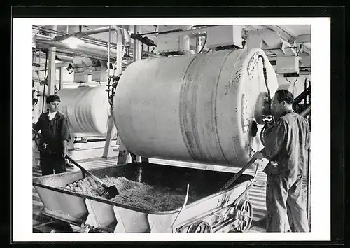 AK Zellwolle, Zellstoff wird aufgelöst