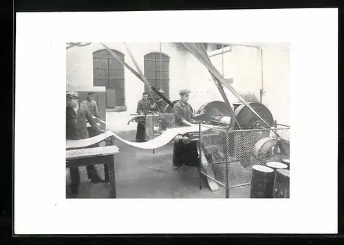 AK Fabrikarbeiter an Maschinen, Bildgemeinschaft der Episkopfreunde, Stuttgart, Pfizerstrasse 5 /7, Streichholz