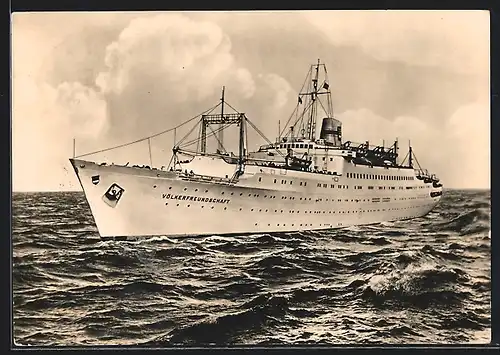 AK Urlauberschiff MS Völkerfreundschaft auf hoher See