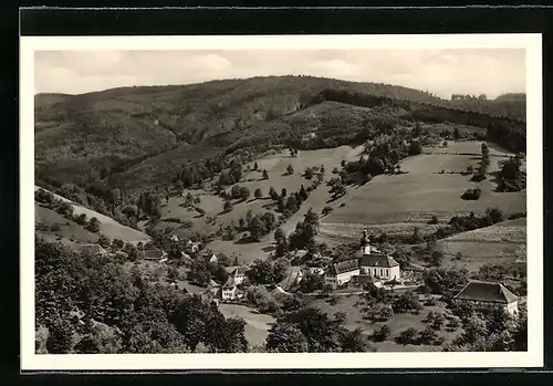 AK St. Ulrich, Priorats-Wallfahrtskirche mit Ortsansicht