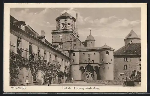 AK Würzburg, Hof der Festung Marienberg