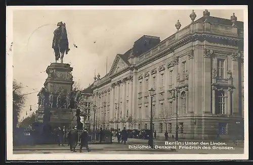 AK Berlin, Unter den Linden, Bibliothek und Denkmal Friedrich II.