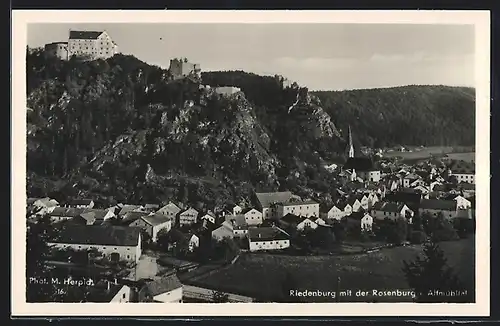 AK Riedenburg /Altmühltal, Ortsansicht mit der Rosenburg
