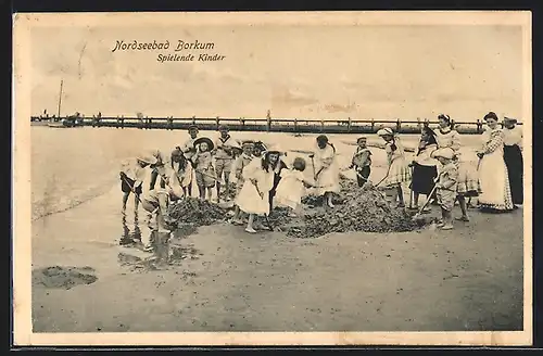 AK Borkum, Spielende Kinder am Strand