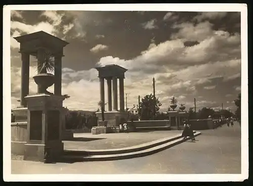 Fotografie unbekannter Fotograf, Ansicht Naltschik, Blick auf den Eingang zum Atazhukinsky Garten