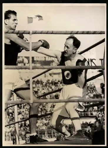 Fotografie Max Schirner, Berlin, Ansicht Rom, Boxer Laszlo Szolnoki gegen Hein ten Hoff beim Dreiländerkampf, 1942
