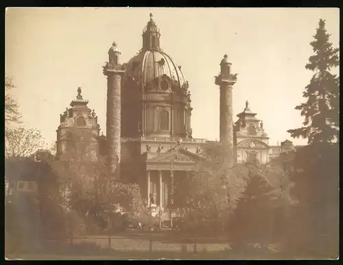 Fotografie unbekannter Fotograf, Ansicht Wien, Blick nach der Karlskirche