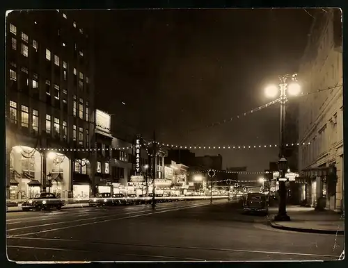 Fotografie unbekannter Fotograf, Ansicht Atlantic City / NJ, Festival of Light im Geschäftsviertel bei Nacht