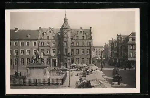 AK Düsseldorf, Marktplatz mit Rathaus und Denkmal des Kurfürsten Johann Wilhelm