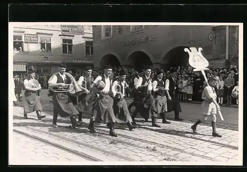 AK Graz, Bürger auf dem Sängerfest 1950