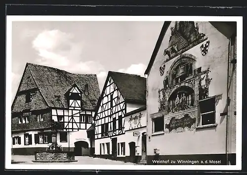 AK Winningen a. d. Mosel, Strassenpartie mit Weinhof Weinhexenhaus und Weinbrunnen