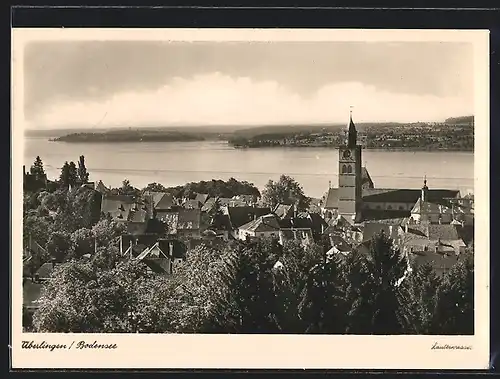 AK Überlingen /Bodensee, Ortsansicht mit Kirche