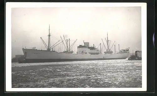 Foto-AK Handelsschiff Travancore verlässt einen Hafen