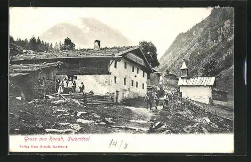 AK Ranalt / Stubaital, Typisches Haus und kleine Kapelle