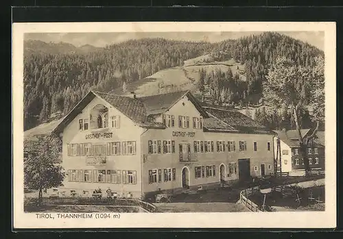 AK Thannheim, Gasthof zur Post und bewaldete Hänge