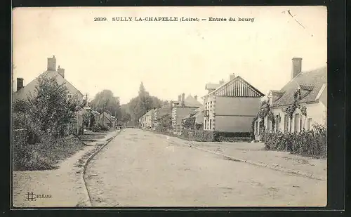 AK Sully-la-Chapelle, Entrée du bourg