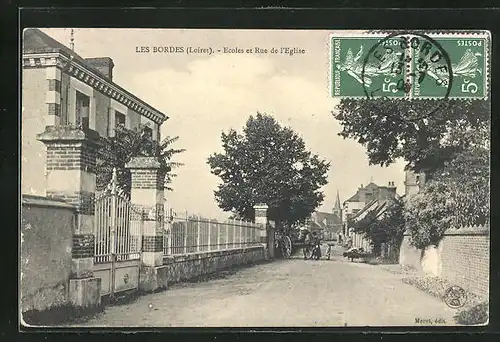 AK Les Bordes, Ecoles et Rue de l`Eglise