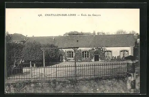 AK Châtillon-sur-Loire, École des Carcons