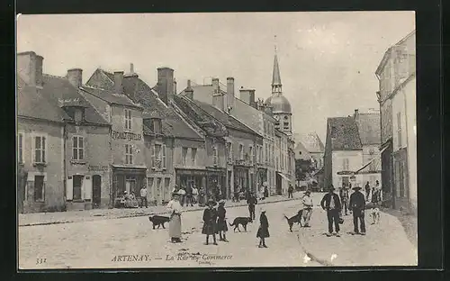 AK Artenay, La Rue du Commerce