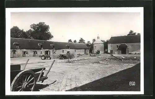 AK Bazoches-les-Gallerandes, Intérieur de Ferme