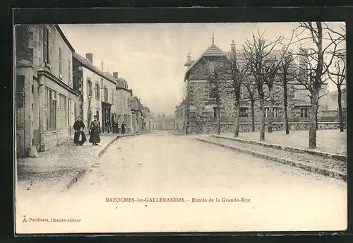 AK Bazoches-les-Gallerandes, Entrée de la Grande-Rue