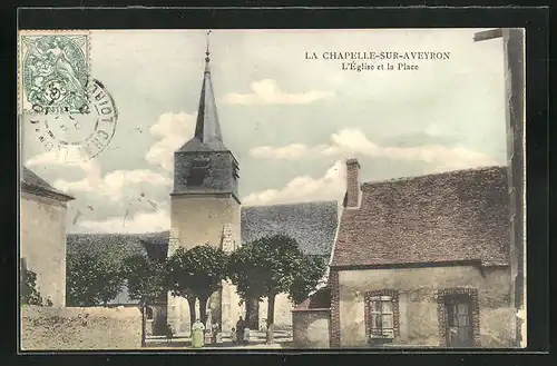 AK La Chapelle-sur-Aveyron, L'Eglise et la Place