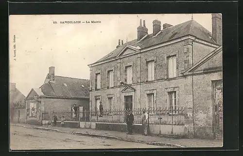 AK Sandillon, La Mairie