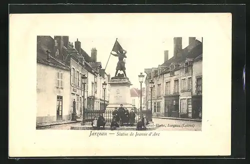 AK Jargeau, Statue de Jeanne d'Arc