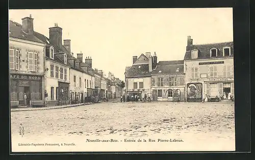 AK Neuville-aux-Bois, Entrée de la Rue Pierre-Lebrun