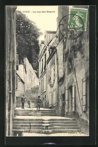 AK Gien, La rue des Degrès