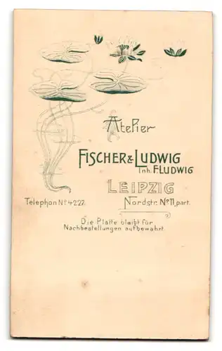 Fotografie Fischer & Ludwig, Leipzig, Portrait Fräulein mit zusammengebundenem Haar