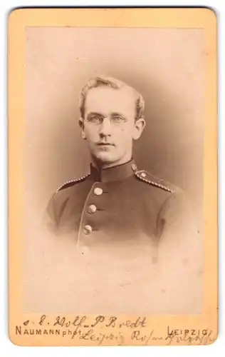 Fotografie Naumann, Leipzig, Portrait Soldat in Uniform mit Brille