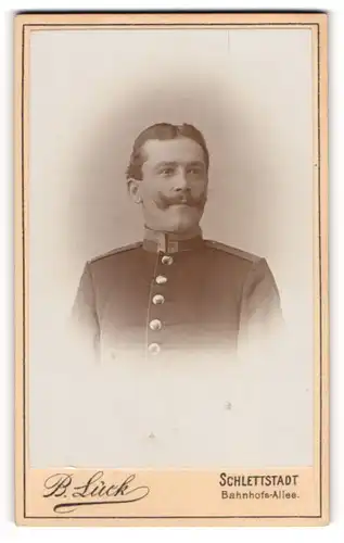 Fotografie B. Lück, Schlettstadt, Portrait Sergeant in Uniform