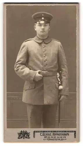 Fotografie C. Berne, München, Portrait Soldat in Uniform