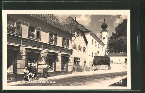 AK St. Veit / Mühlkreis, Geschäft von Fritz Mayer mit Blick zur Kirche