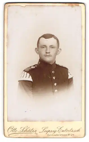 Fotografie Otto Schütze, Leipzig, Portrait Musiker in Uniform