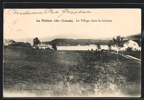 AK La Malbaie, Le Village dans le lointain