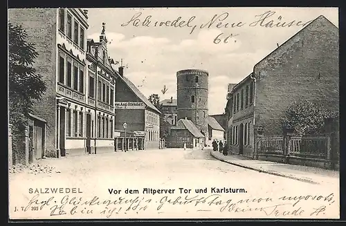 AK Salzwedel, Vor dem Altperver Tor mit Karlsturm, Strassenpartie