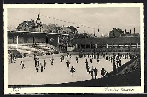 AK Krefeld, Hindenburg-Eisstadion mit Schlittschuhläufern und Tribüne aus der Vogelschau