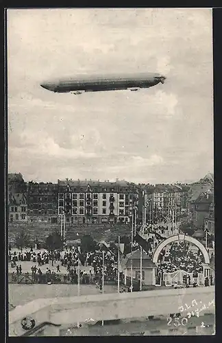 AK Frankfurt a. Main, Internationale-Luftfahrt-Ausstellung, Zeppelin über der Ausstellung