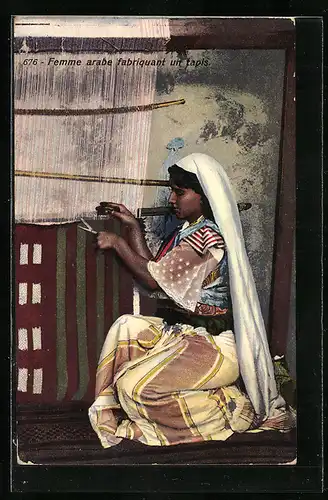AK Femme arabe fabriquant un tapis, arabische Handwerkerin bei der Teppich-Herstellung