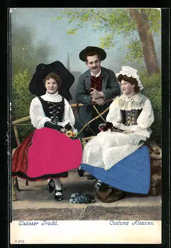 Präge-AK Mann und zwei Frauen in elsass-lothringischer Tracht